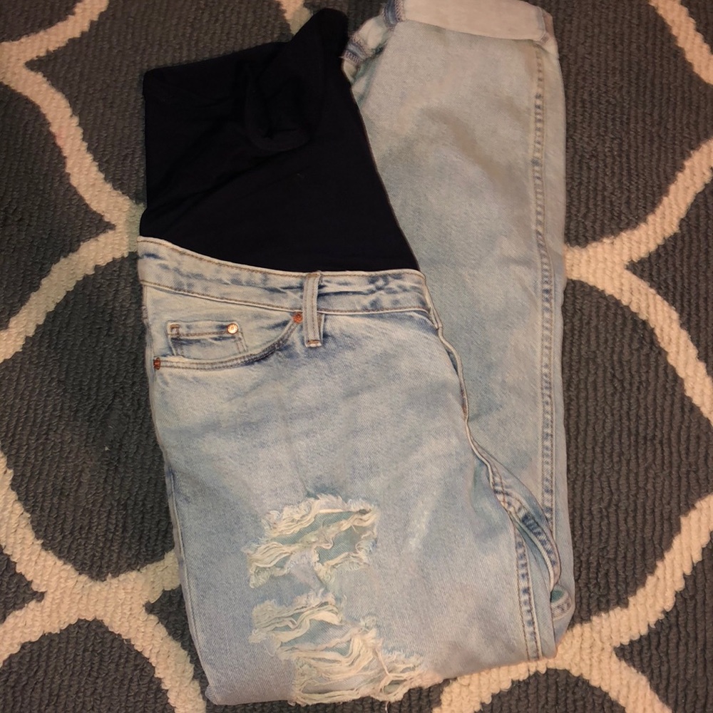 Stylish H&M maternity Boyfriend destroyed jeans